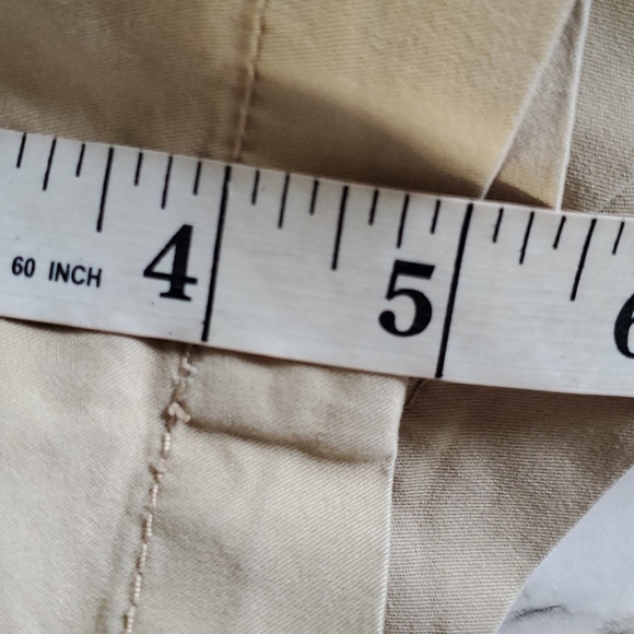 Old Navy twill shorts size 12 - Picture 7 of 9